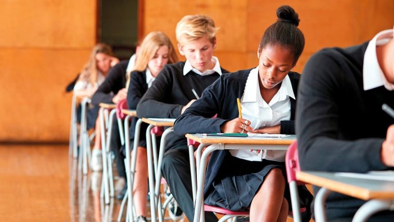 سكاكين بحوزة التلامذة الصغار في مدارس بريطانيا!