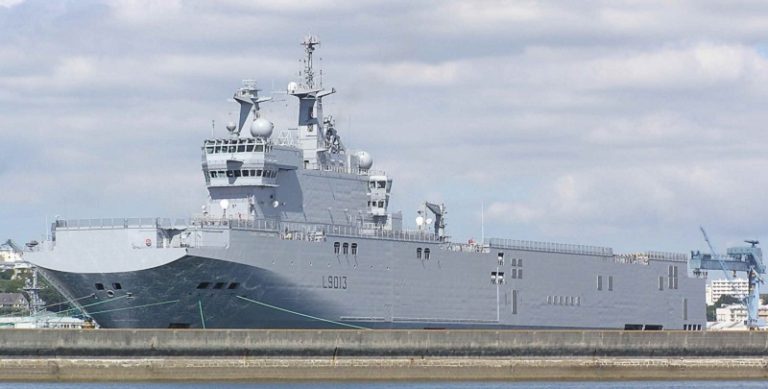 مصر ترسل سفينة حربية ضخمة إلى ليبيا