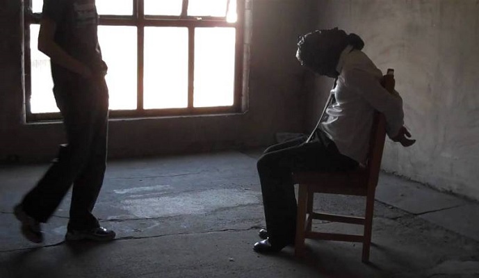 بطريقة هوليوودية… ملثمون يقتحمون منزلاً ويخطفون صاحبه!