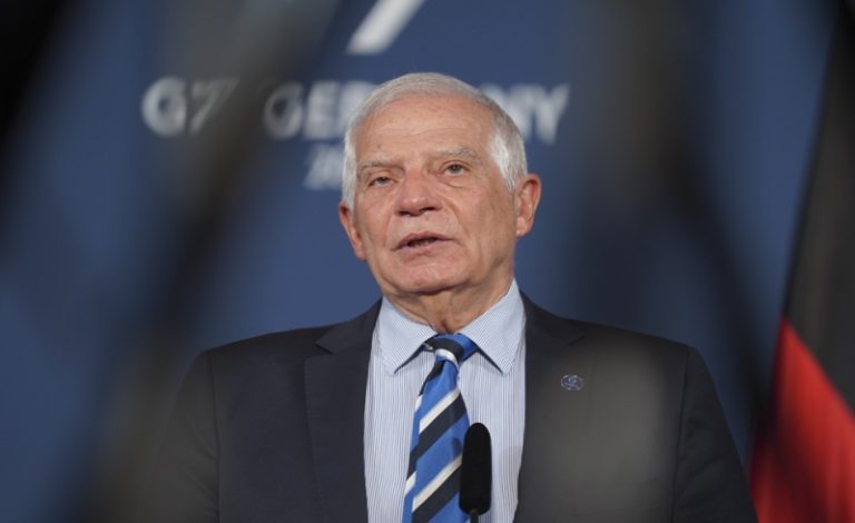 بوريل: سنواصل دعم أوكرانيا وعلينا عزل روسيا