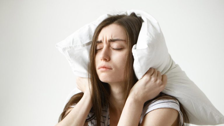 هل يمكن تعويض ساعات النوم في نهاية الإسبوع؟