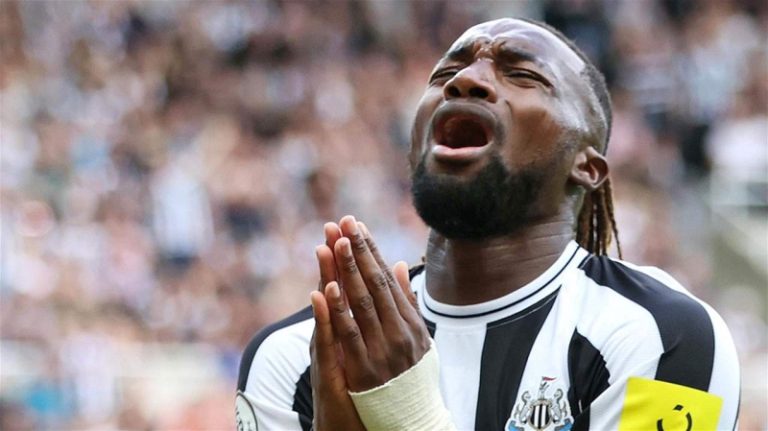 بالفيديو.. : ماكسيمين يسجل هدفاً عالمياً!