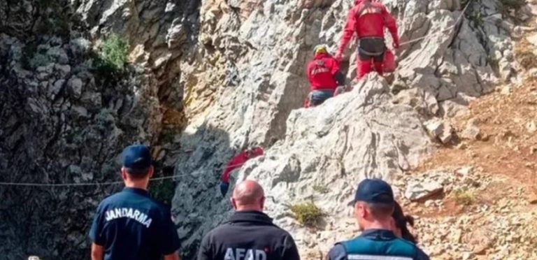 بالفيديو.. إنقاذ أميركي علق في كهف تركي 9 أيام