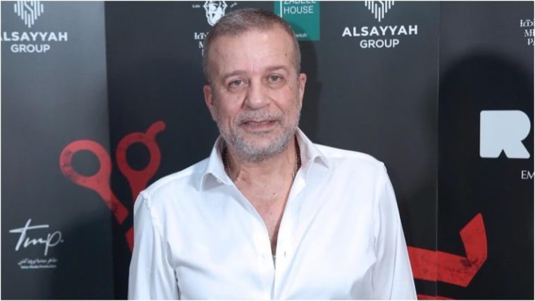 بالفيديو.. شريف منير يعتذر من صحافية!