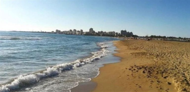 سقط على الصخر أثناء ممارسته السباحة!