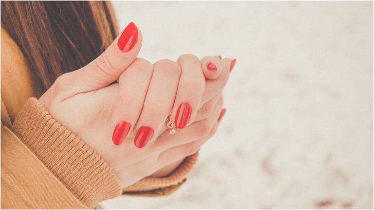 كيف تحافظين على جمال أصابعك في الشتاء؟