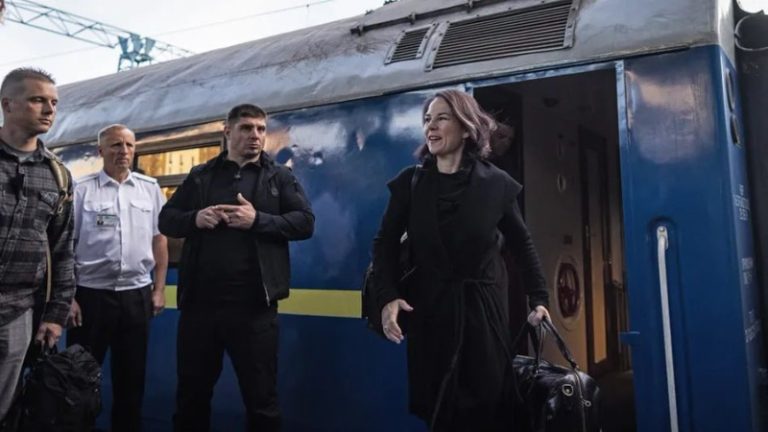 وزيرة الخارجية الألمانية في كييف