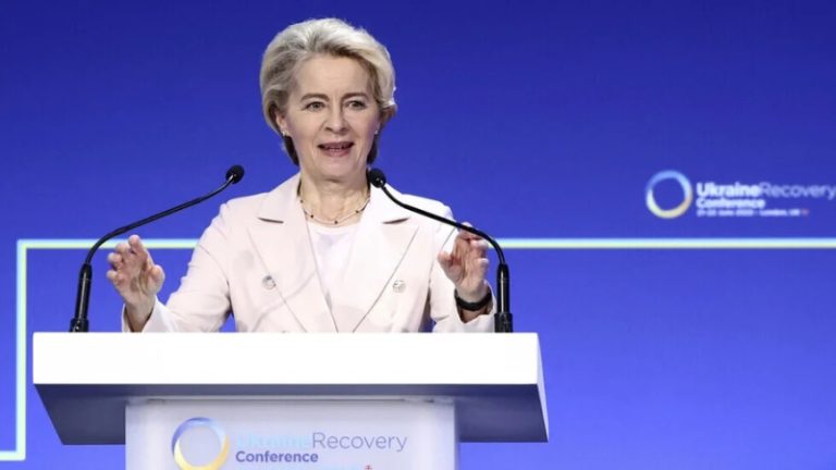 رئيسة المفوضية الأوروبية: لمساعدة إيطاليا وإستضافة مهاجرين