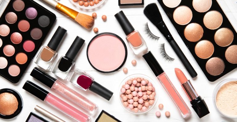 مرض مميت بسبب المكياج!