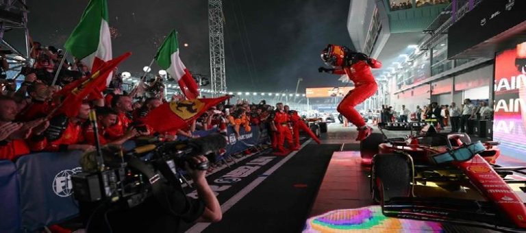 ساينز يكسر سيطرة رد بول ويحرز سباق جائزة سنغافورة للفورمولا1