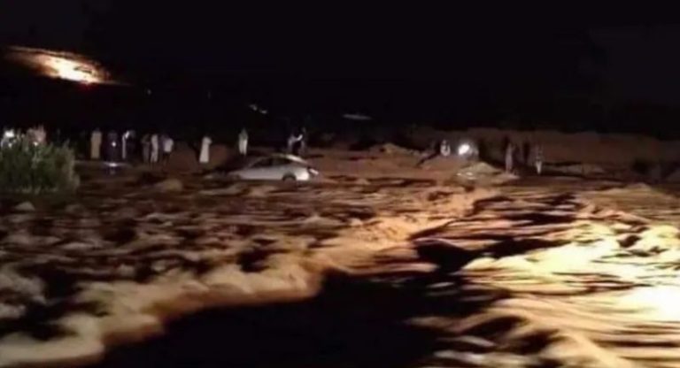 بالفيديو.. السيول تجتاح مصر!