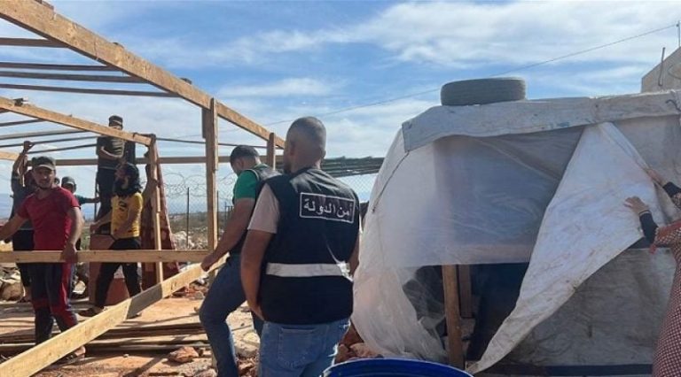 إزالة خيم النازحين السوريين غير الشرعيين