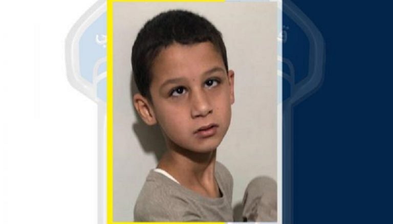 عُثر على طفل من ذوي الإحتياجات الخاصة.. هل من يعرف عنه شيئًا؟