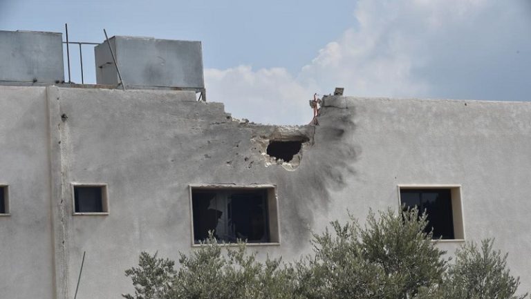 بالصور: آثار القصف “الإسرائيلي” على الحدود الجنوبية