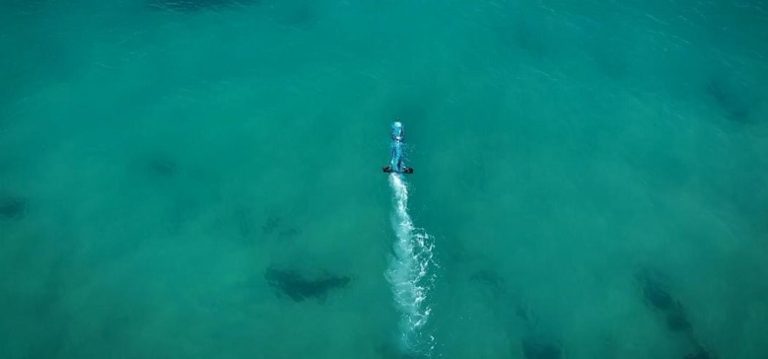 بالفيديو.. مشاهد من الطوربيد “العاصف” الموجّه ضد الأهداف البحرية