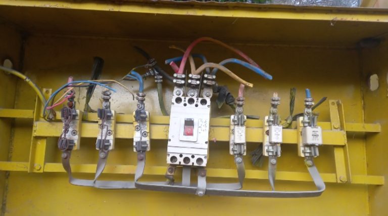 سرقة كابلات محطة كهرباء في شحيم