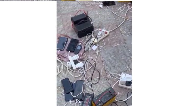 بالفيديو.. هكذا يتم شحن الهواتف في غزة!