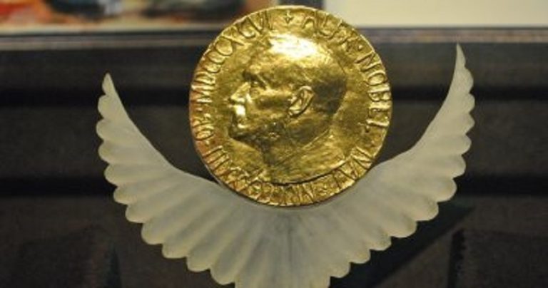 الخارجية الإيرانية تستنكر منح “نوبل” لسجينة.. كيف علّق بايدن؟