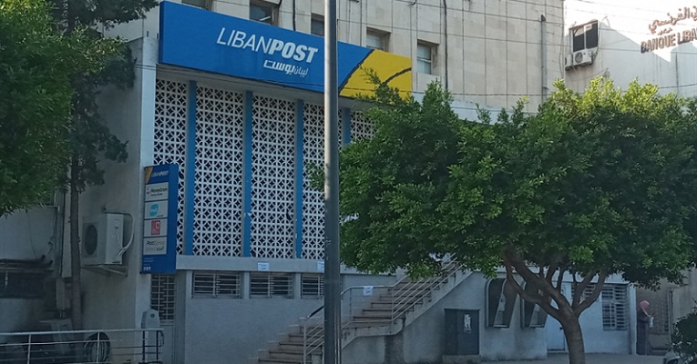 هل يخضع الديوان ويهب البريد للفرنسيين؟