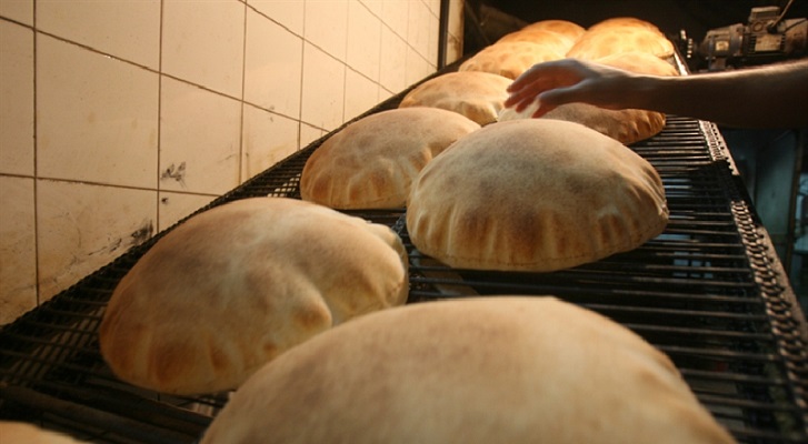 إليكم سبب إرتفاع سعر ربطة الخبز