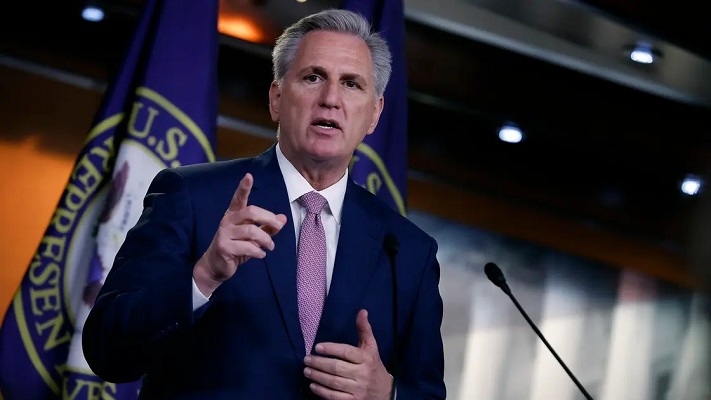 لأول مرة بتاريخ أميركا.. مجلس النواب يعزل رئيسه