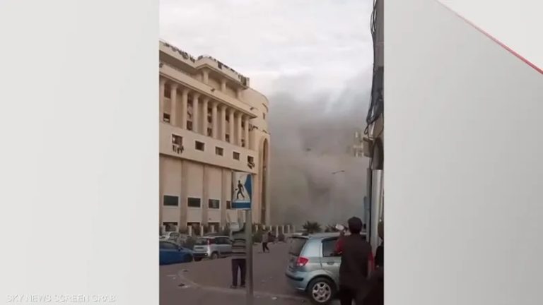 بالفيديو.. أضرار في مستشفى القدس بعد اطلاق صواريخ بجوارها