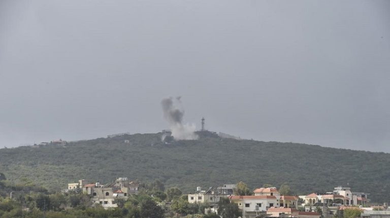 ماذا يحدث في موقع رويسات العلم؟