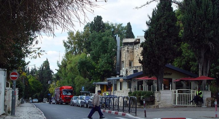 بالفيديو.. تبديل اسم “شارع غزة” بـ “شارع ناحل عوز”