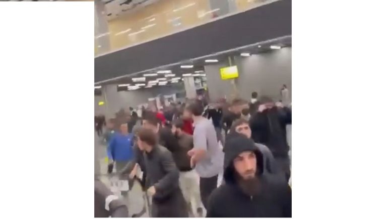 بالفيديو.. صرخة “الله أكبر” بوجه ركاب “إسرائيليين”!