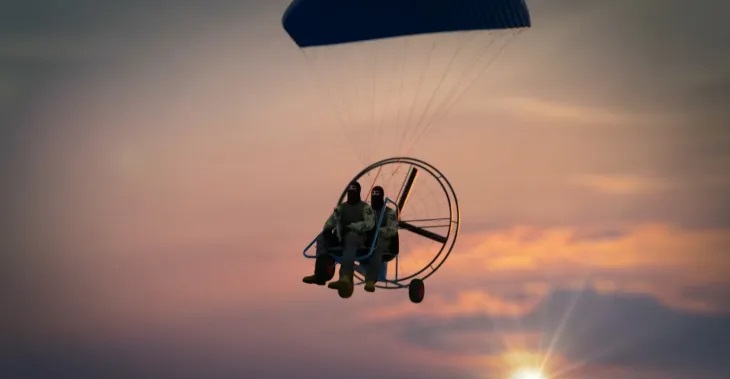 استخدمته “حماس” للمرة الأولى.. ما هو “سلاح المظلات”؟