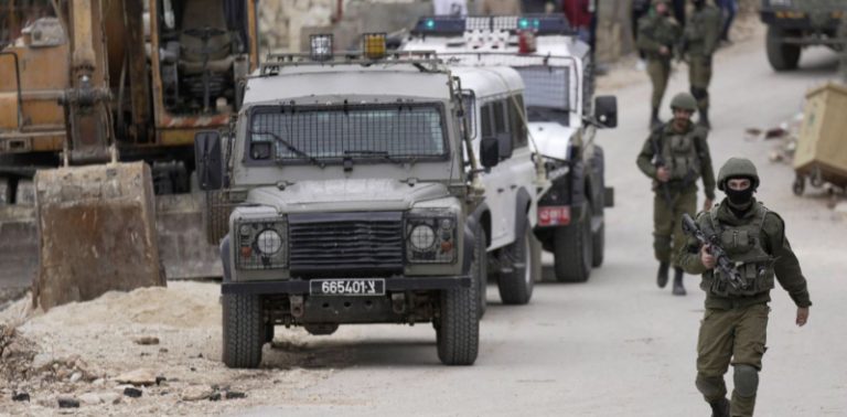 بالفيديو.. قوات خاصة “اسرائيلية” تقتحم مخيم جنين