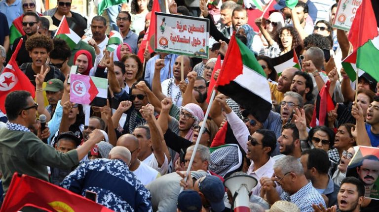 دعماً للفلسطينيين.. تظاهرة جديدة أمام السفارة الفرنسية في تونس