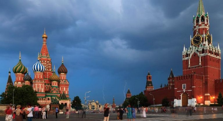 الكرملين: الجيش الروسي لا يضرب أهدافاً مدنية