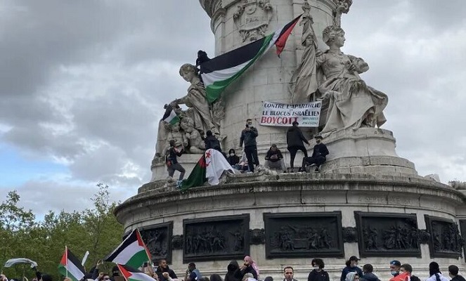 بالفيديو.. مواجهات بين الشرطة الفرنسية ومتظاهرين مؤيدين لفلسطين