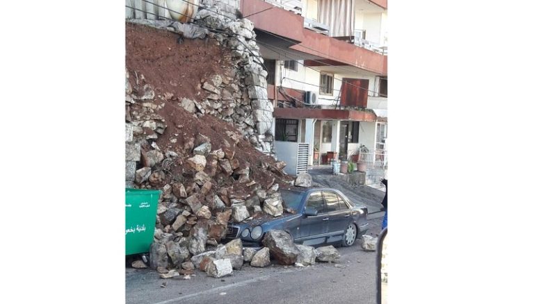 إنهيار جدار في الضنية