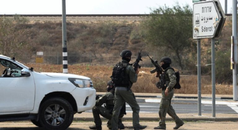 بالفيديو.. ما حقيقة أسر المقاومة لفتيات مدنيات؟