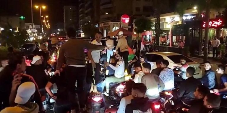 بالفيديو.. هجوم على مبنى الامم المتحدة ببيروت.. وتظاهرة امام منزل السفير الفرنسي