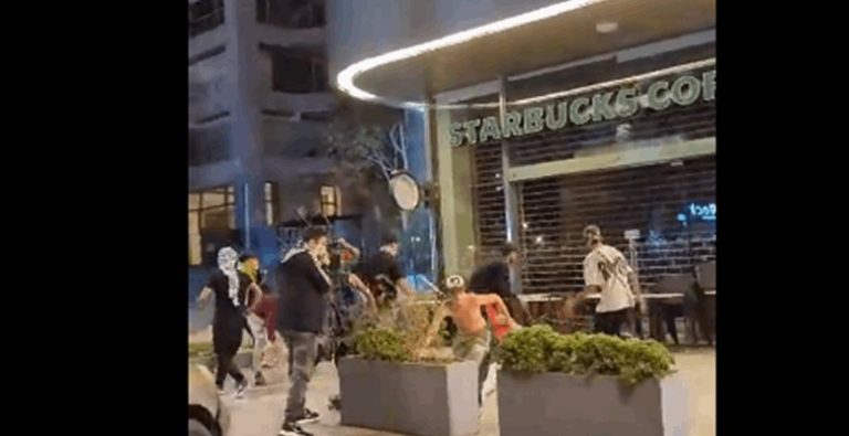 بالفيديو.. تكسير مقهى “ستاربكس” في الروشة