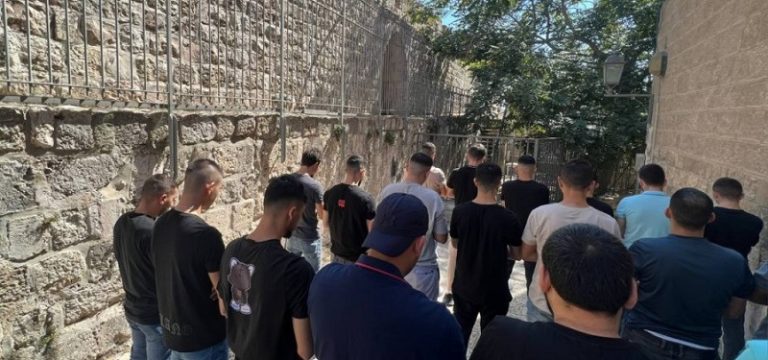 الإحتلال الصهيوني يمنع الوصول إلى المسجد الاقصى