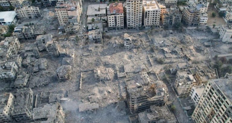 إستشهاد 20 شخصاً من عائلة واحدة في غارة على غزة