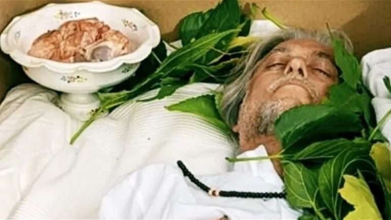 بالصور.. دفن نفسه حيًا!