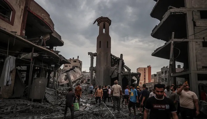 بالفيديو.. شهداء وجرحى بقصف “إسرائيلي” على مسجد ومدرسة في غزة