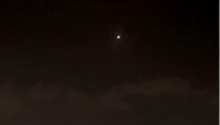 رشقات صاروخية على “عسقلان” و”سديروت” و”تل أبيب” (فيديو)