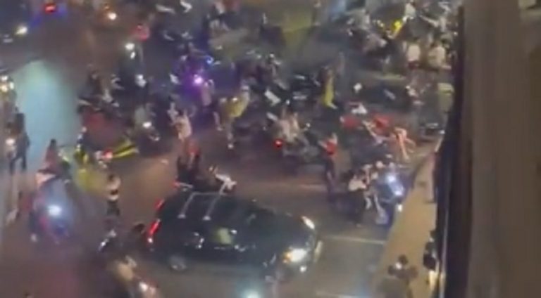 بالفيديو.. اقتحام “ماكدونالدز” فرع صور