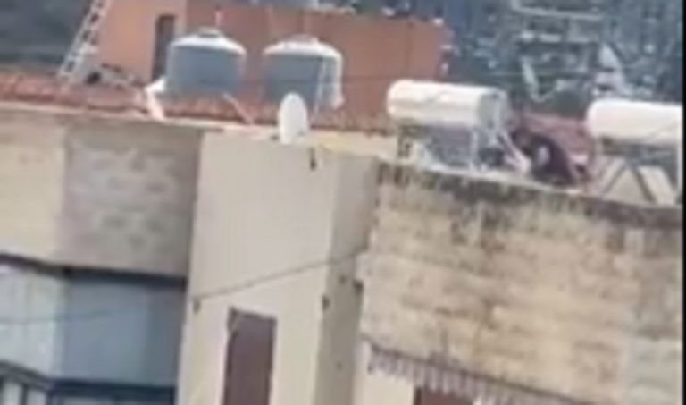 بالفيديو.. سقوط طفل عن الطابق الرابع في عبرا