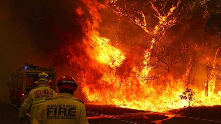 فرار سكان من ولاية أسترالية بسبب حرائق الغابات