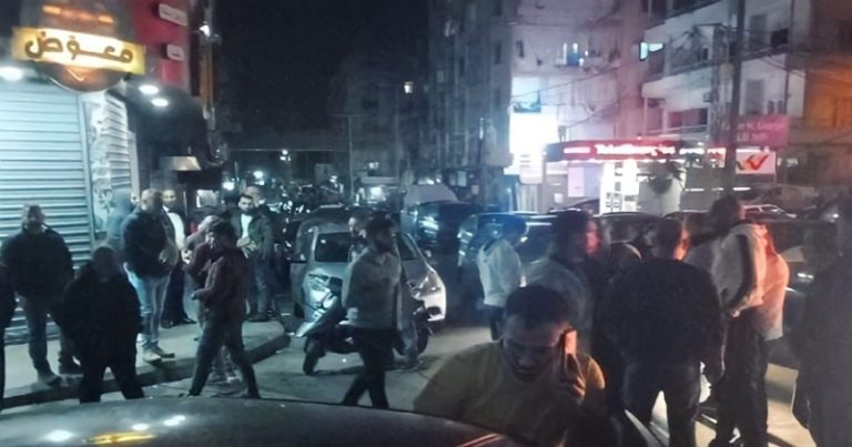 إخلاء سوريين من مبنى في سن الفيل