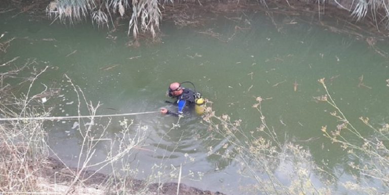 بالصور: انتشال جثة مراهق من بحيرة مخيم للنازحين