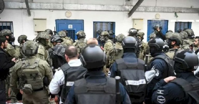 قوات القمع الصهيونية تقتحم سجن جلبوع