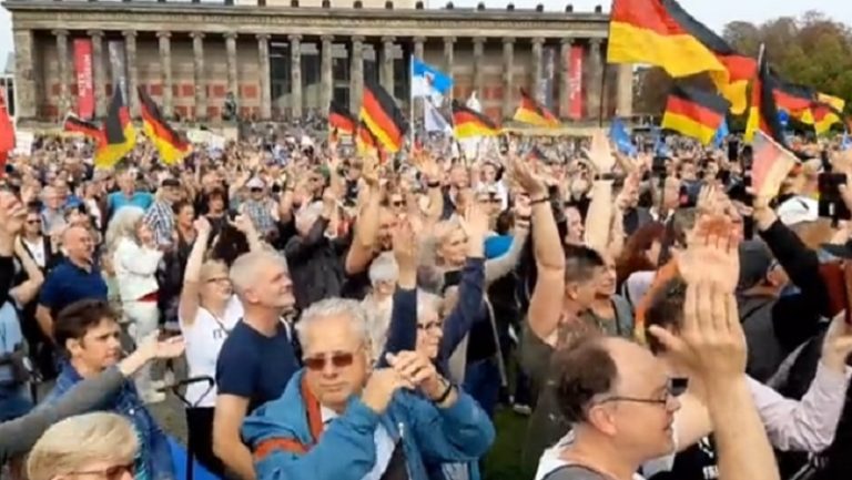 “ألمانيا ضد الحرب”.. احتجاجات ضد الحكومة في برلين! (فيديو)